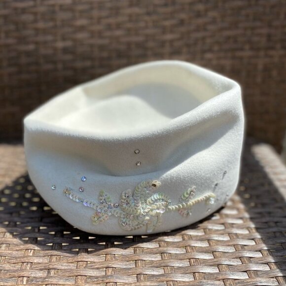 VINTAGE Gene Doris New York White Pillbox Style Hat with Sequins Size 22 - Picture 3 of 9